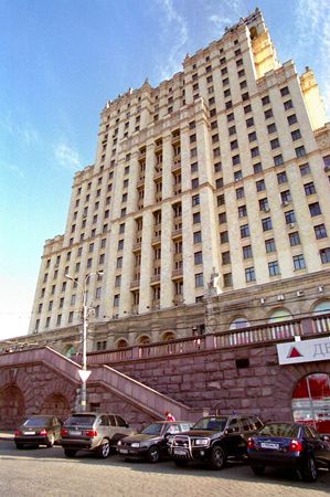 クードゥリンスカヤ広場の高層アパート