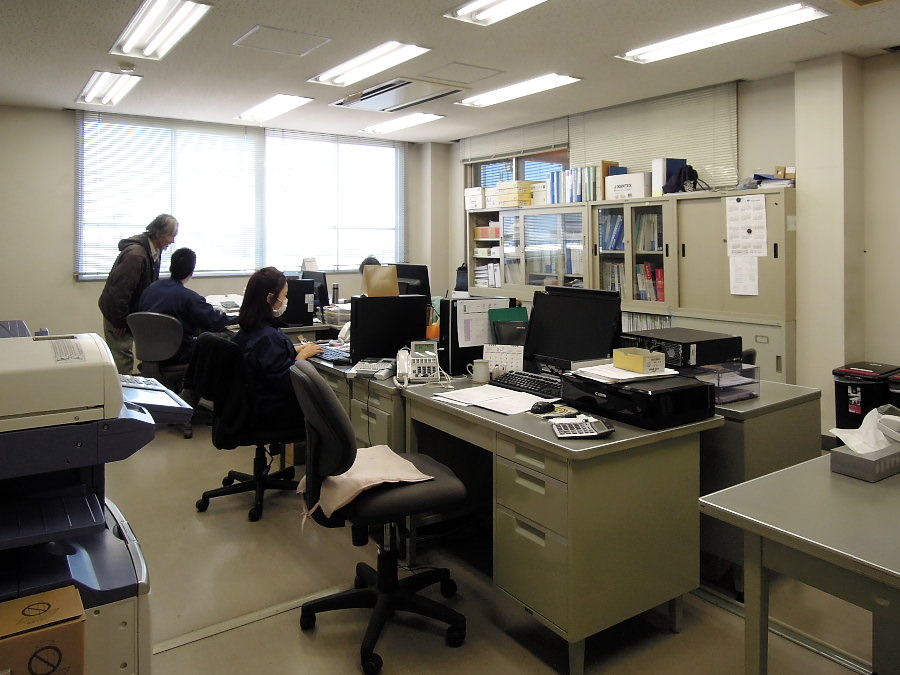 改装前の営業・資材・社長の事務室です。
